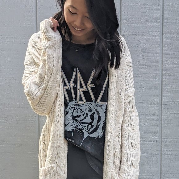 Rebel Distressed Tiger Graphic Tee - Picture 6 of 7